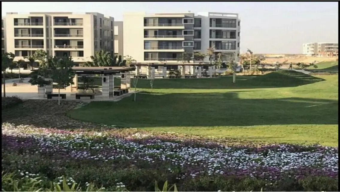 شقة للبيع168م دايركت ع طريق السويس بكمبوندTaj City