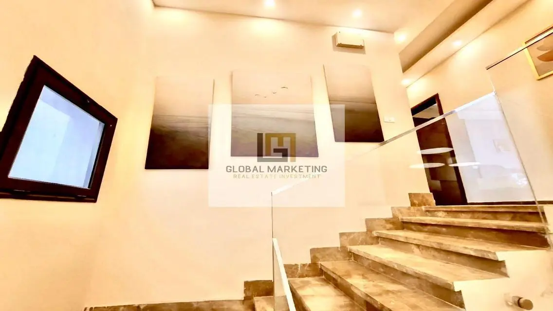 Ultra-modern furnished duplex for rent in Eastown
