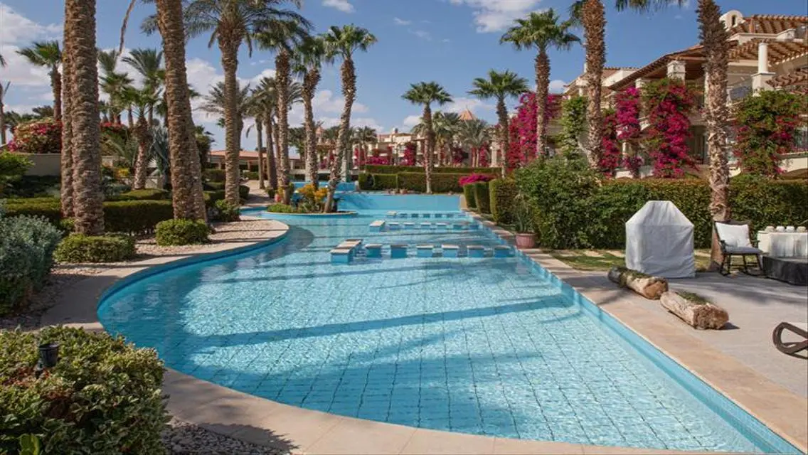 1 BR Apartment with pool view in Veranda