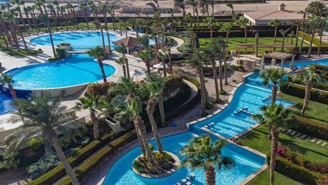 1 BR Apartment with pool view in Veranda