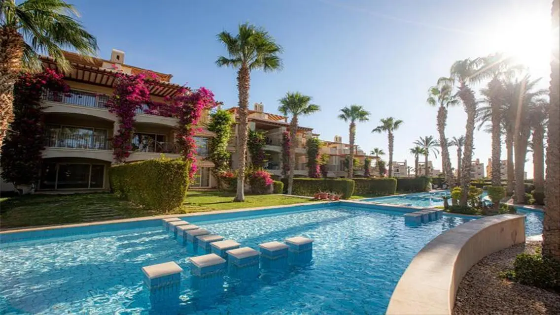1 BR Apartment with pool view in Veranda