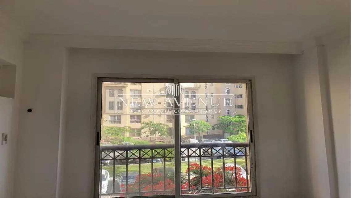 شقة كاملة التشطيب اطلالة رائعة على حديقة كبيرة