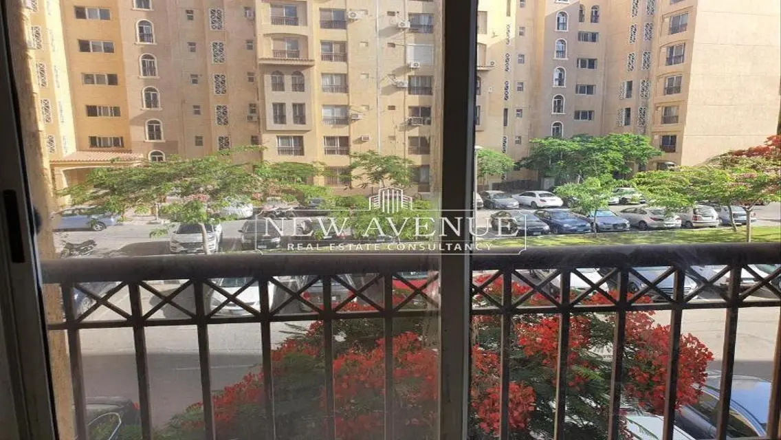 شقة كاملة التشطيب اطلالة رائعة على حديقة كبيرة