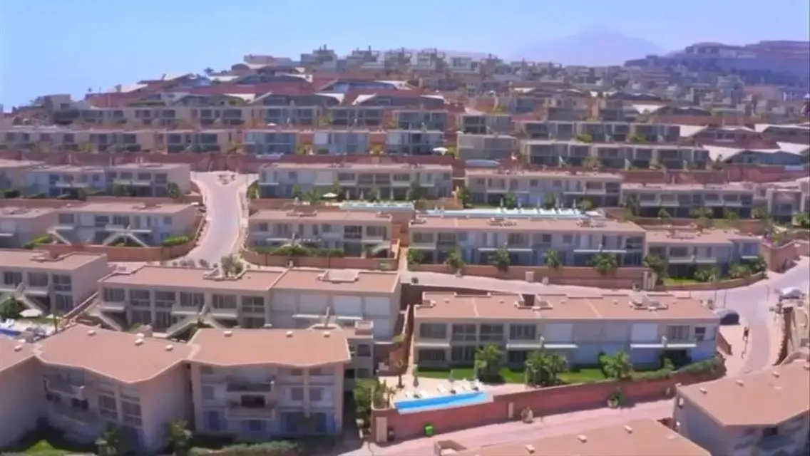 شاليه بجاردن ريسيل فيو على البحر متشطبه بالفرش