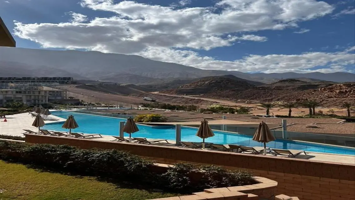 شاليه بجاردن ريسيل فيو على البحر متشطبه بالفرش