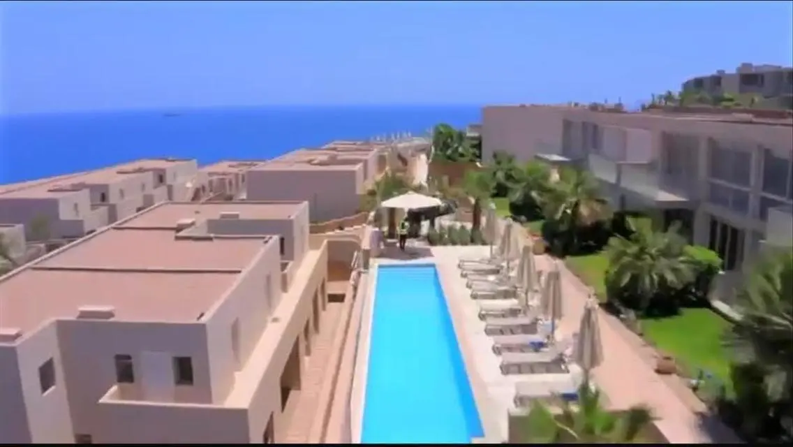 شاليه بجاردن ريسيل فيو على البحر متشطبه بالفرش