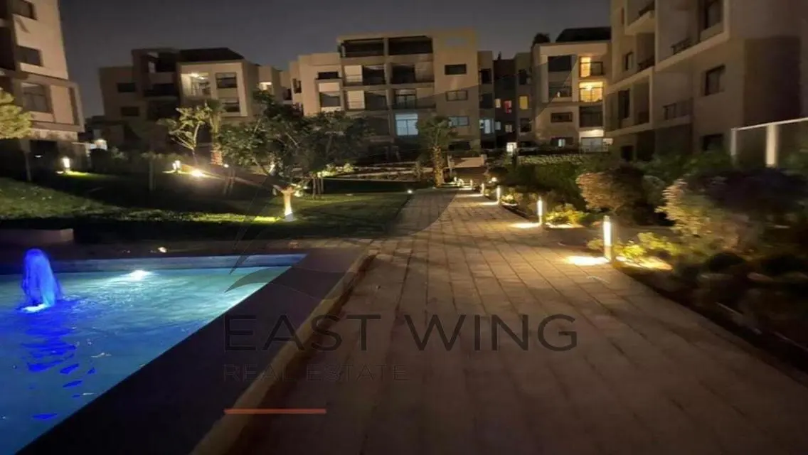 3 غرف نوم تشطيب كامل بالتكييفات - علي شارع ال 90