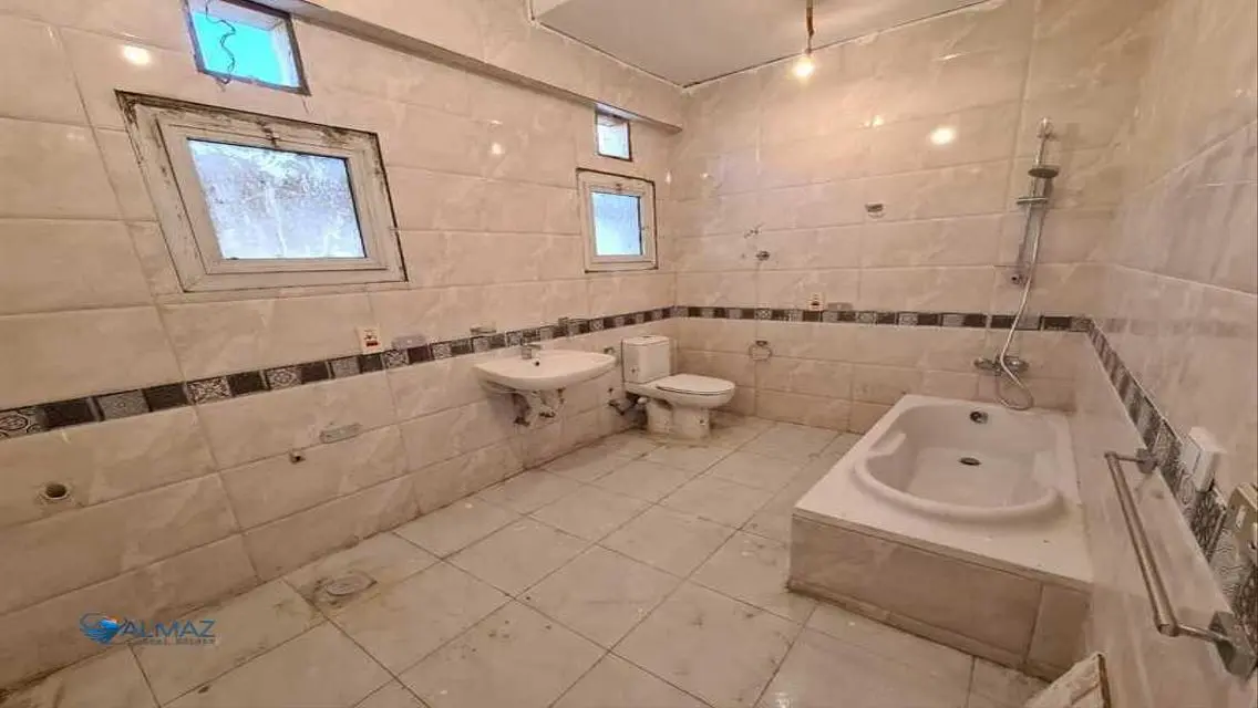 شقة فاخرة للإيجار في E8614-D-165
