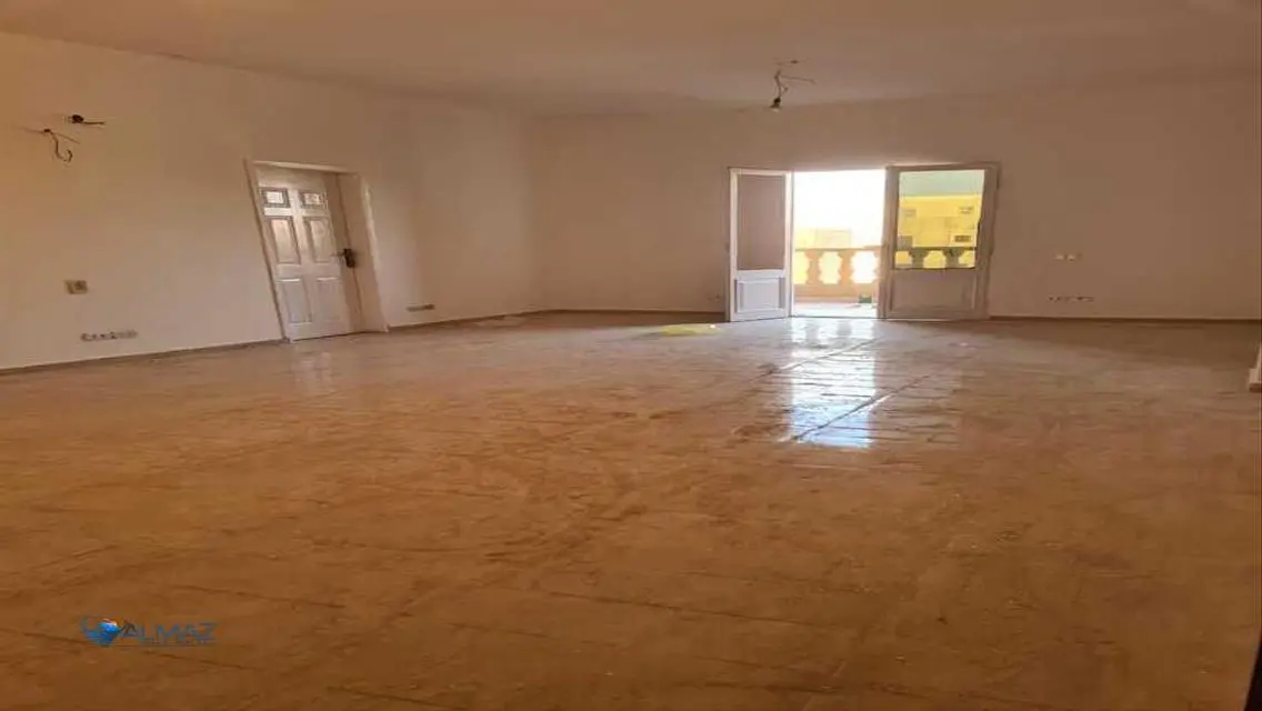 شقة فاخرة للإيجار في E8614-D-165