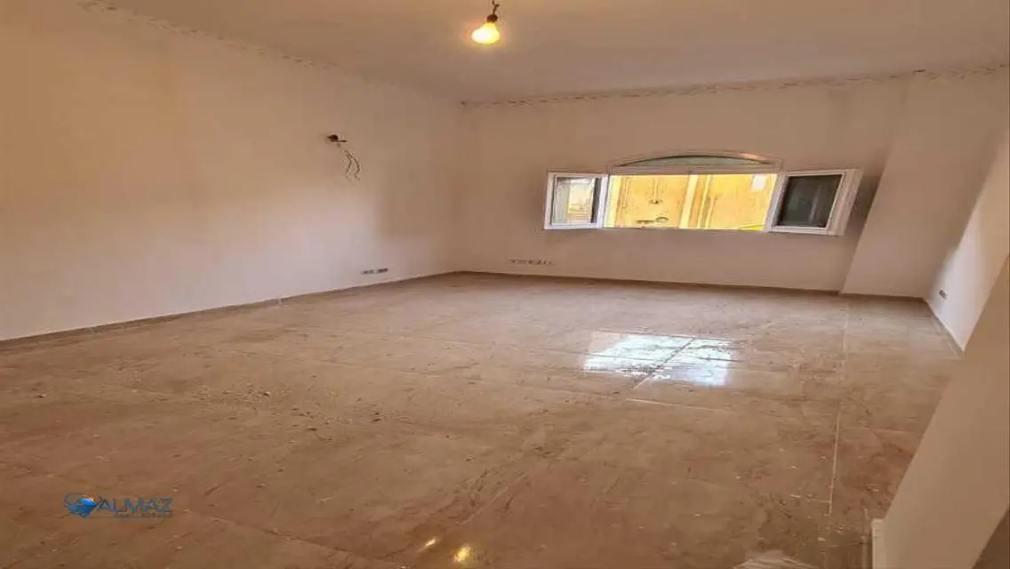 شقة فاخرة للإيجار في E8614-D-165