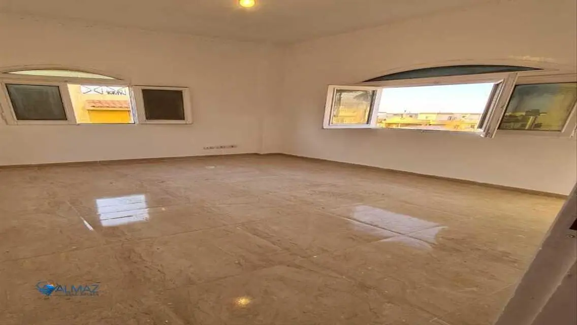 شقة فاخرة للإيجار في E8614-D-165