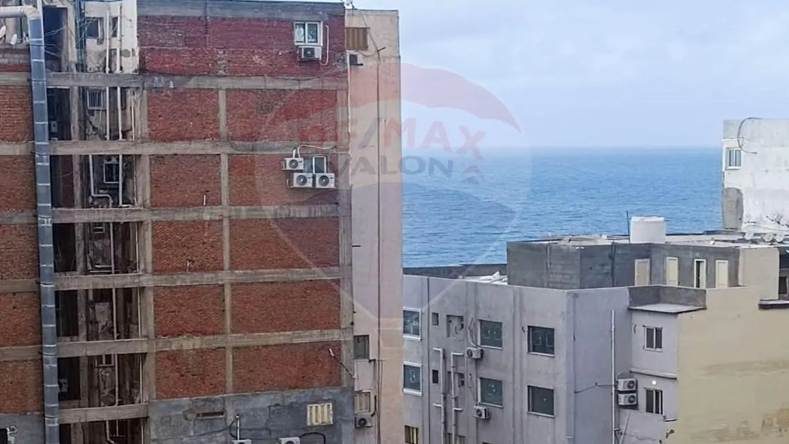 شقة للبيع 146 م سبورتنج خطوات من البحر وش بورسعيد