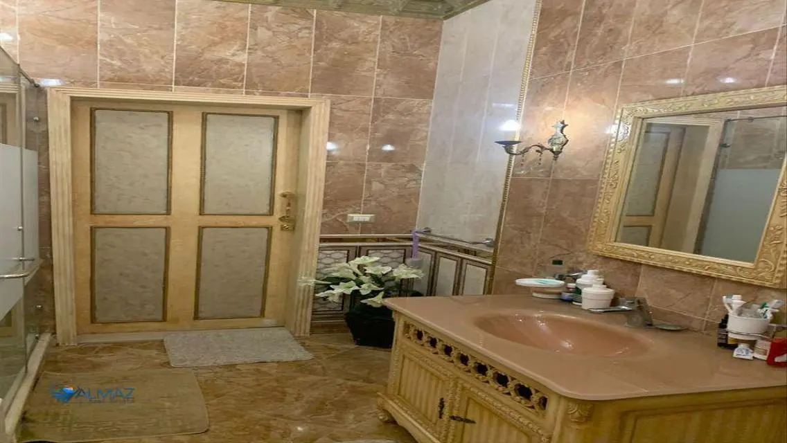 شقه مفروشه للايجار بكمبوند النخيل في التجمع الاول