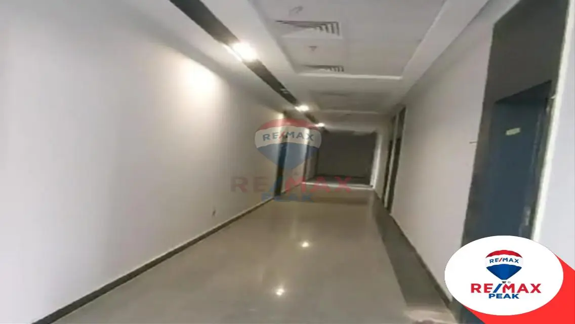 Hale Town  Palm Hills  Clinic For Rent 52m