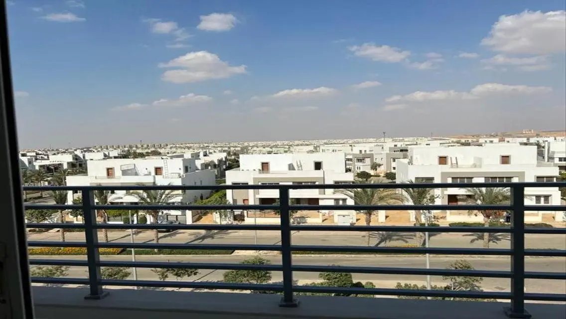 Chance penthouse 205m sale in Compound Hyde Park