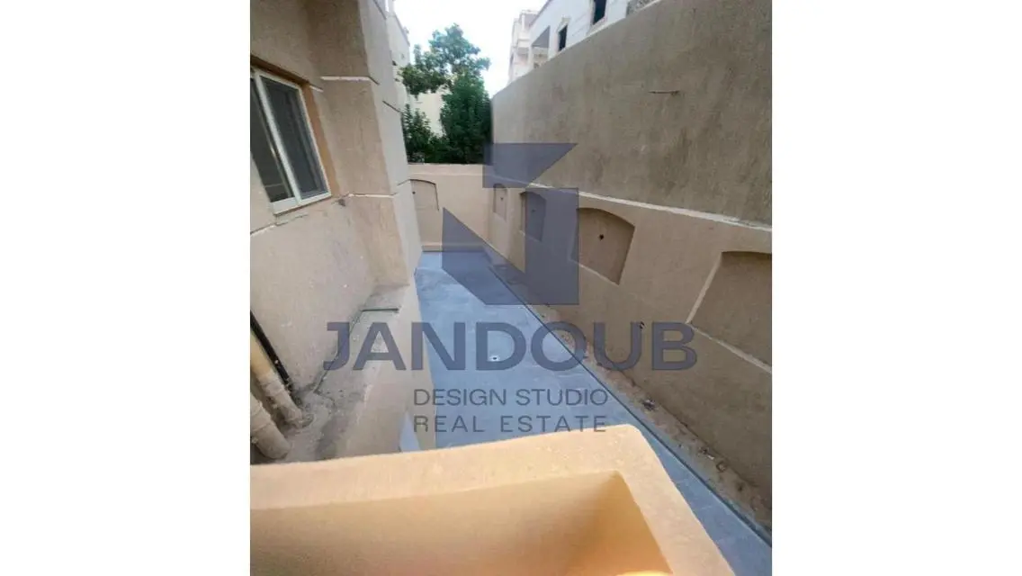شقة مميزة للبيع بمساحة 365 متر