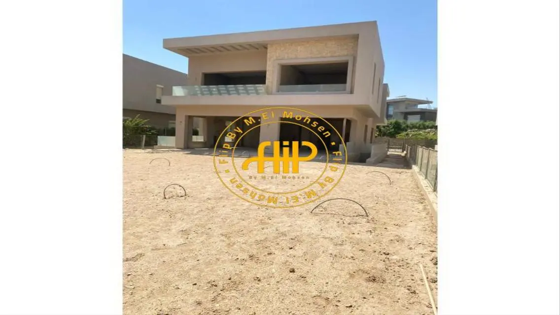 First Row Golf  Villa In New Giza For Sale 700 M