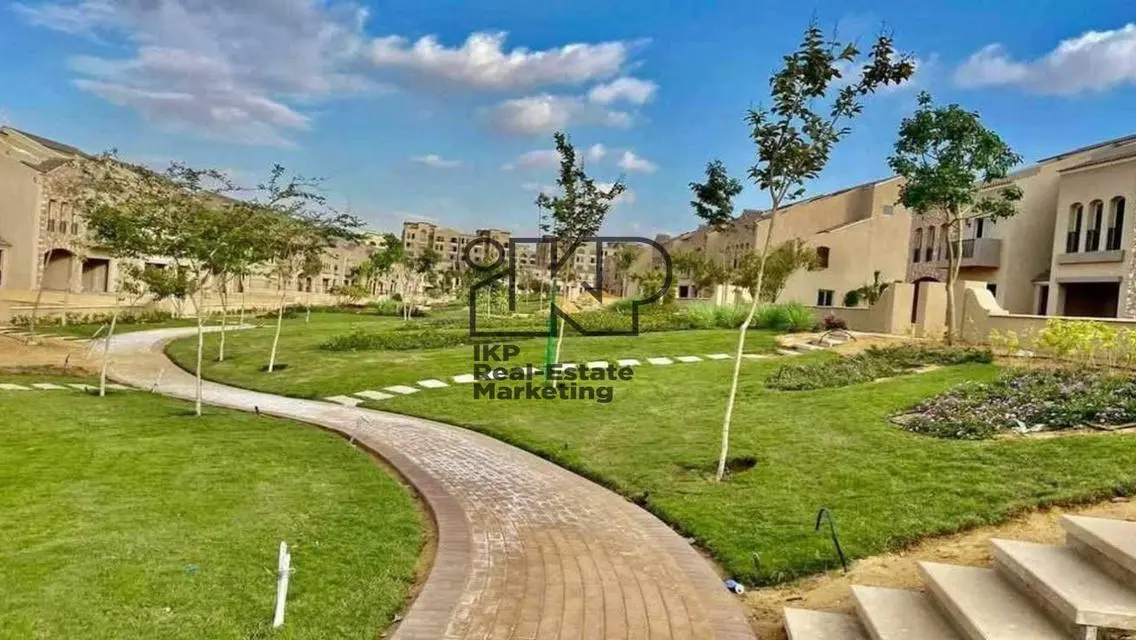 شقة فاخرة بإطلالة رائعة في موقع مميز