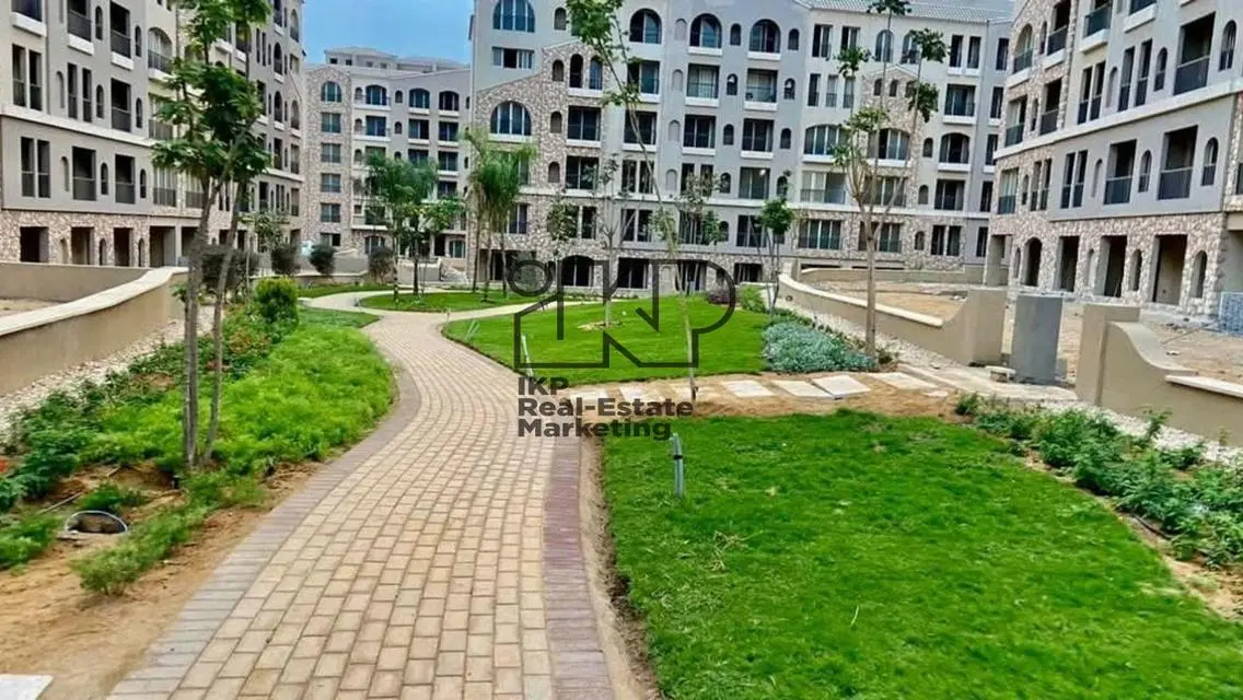 شقة فاخرة بإطلالة رائعة في موقع مميز