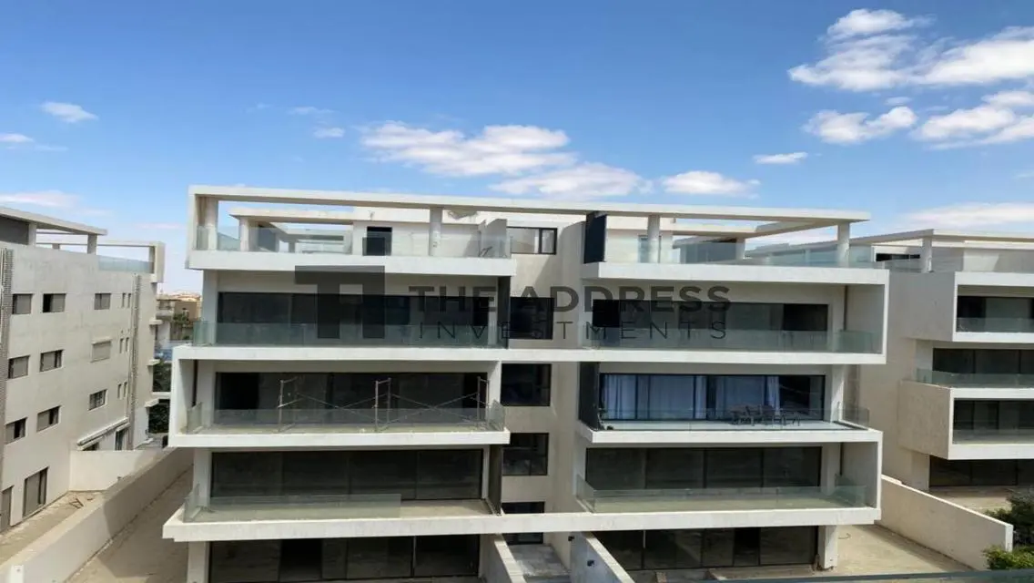 Luxurious Property with Lake View and Premium Amenities