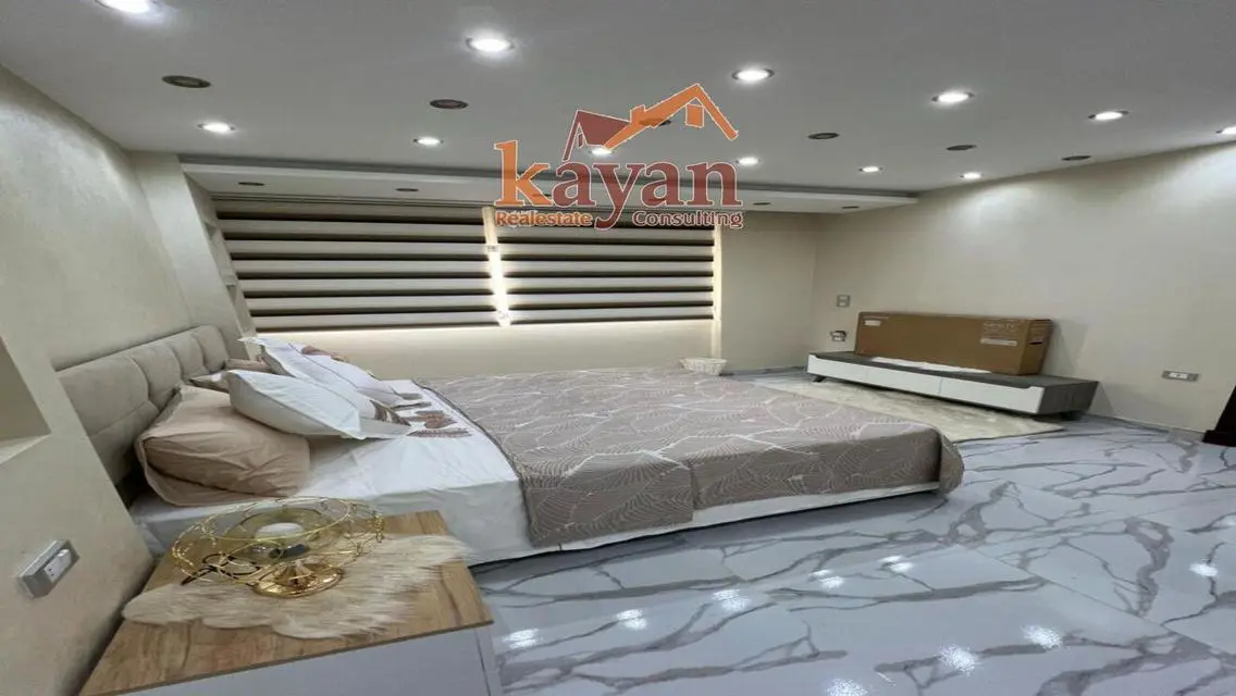 Luxury Apartment with Spacious Layout and Beautiful Lake View