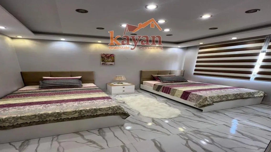 Luxury Apartment with Spacious Layout and Beautiful Lake View