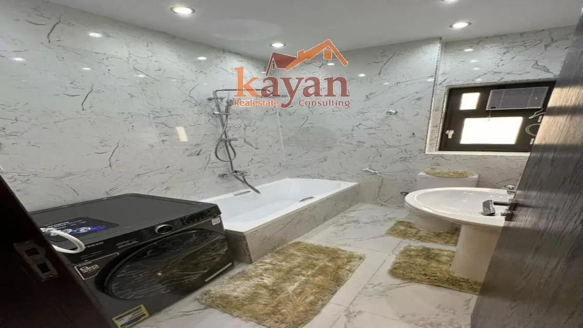 Luxury Apartment with Spacious Layout and Beautiful Lake View