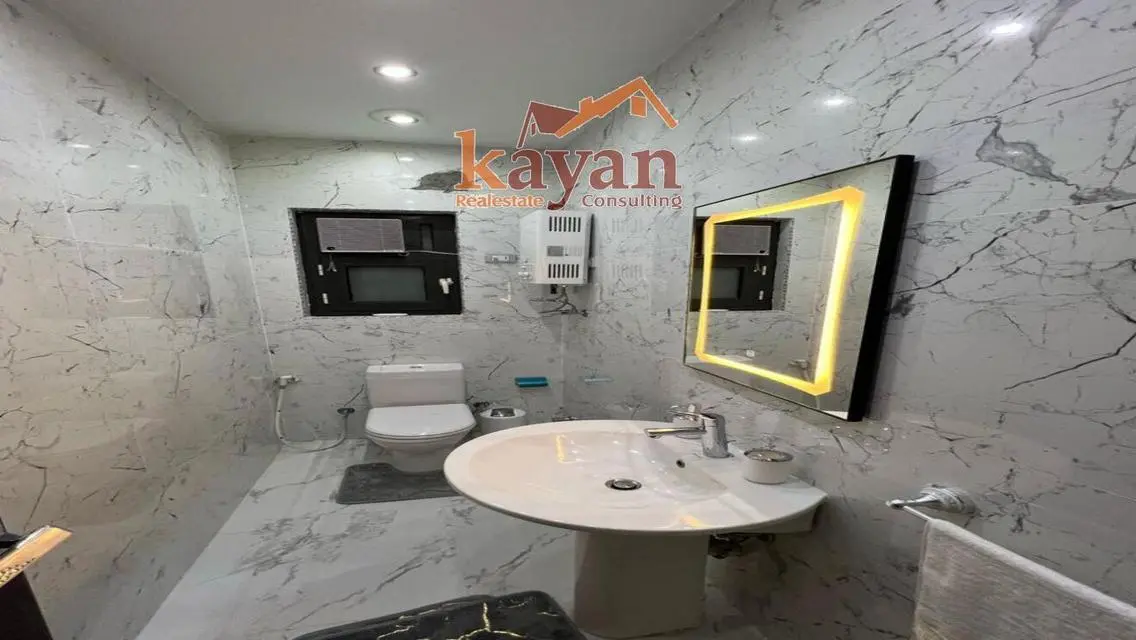 Luxury Apartment with Spacious Layout and Beautiful Lake View