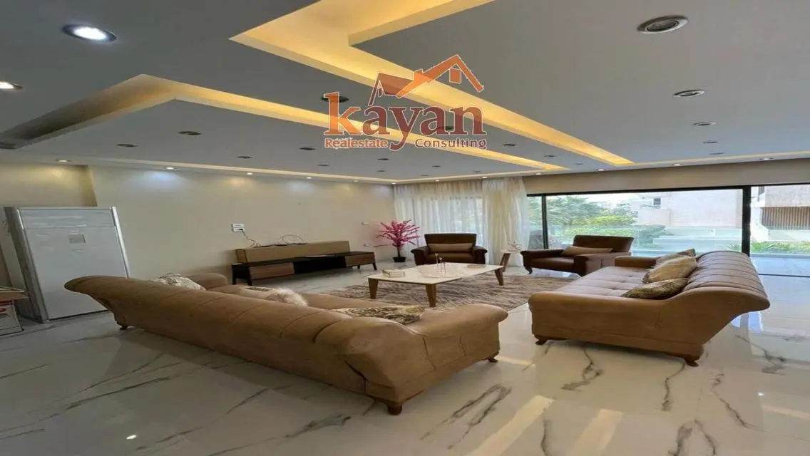 Luxury Apartment with Spacious Layout and Beautiful Lake View