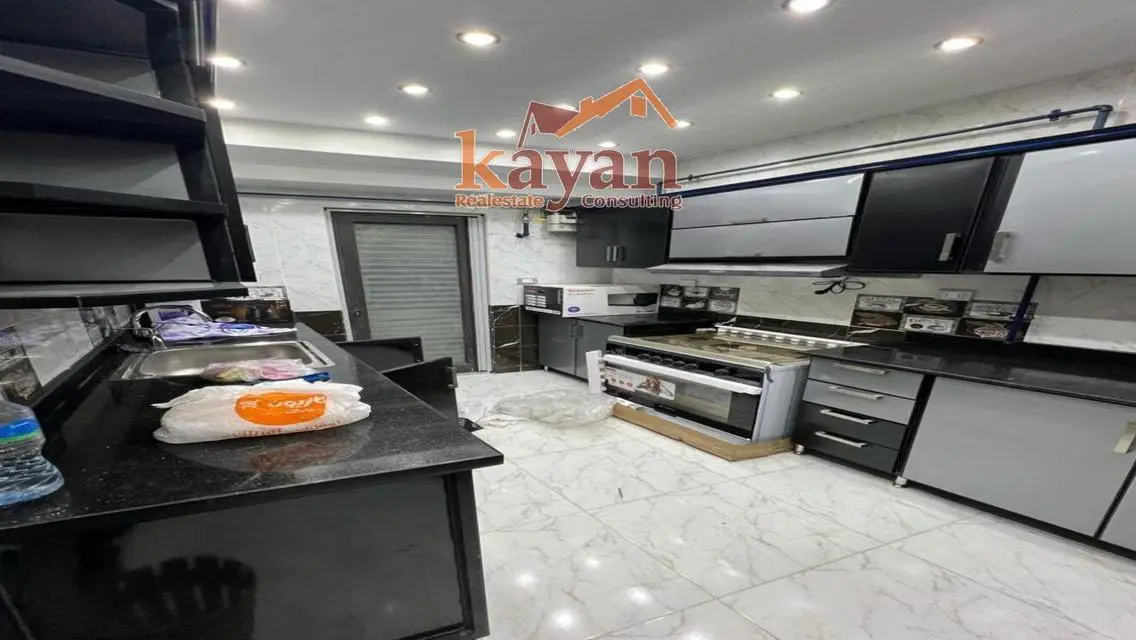 Luxury Apartment with Spacious Layout and Beautiful Lake View