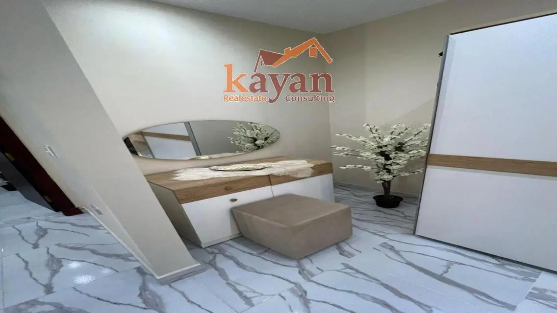 Luxury Apartment with Spacious Layout and Beautiful Lake View