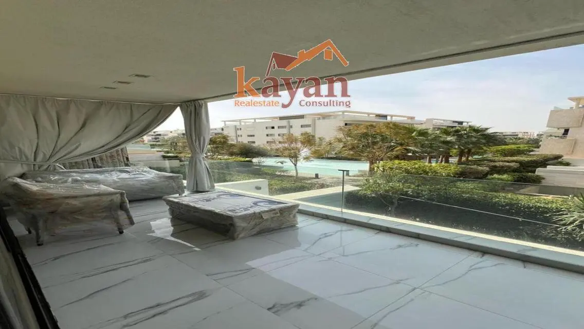 Luxury Apartment with Spacious Layout and Beautiful Lake View