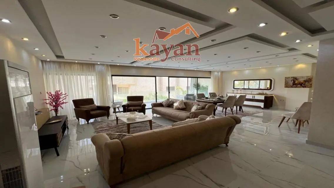 Luxury Apartment with Spacious Layout and Beautiful Lake View