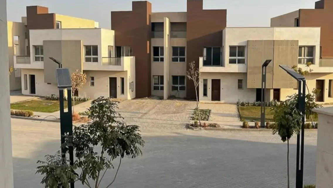 فيلا فاخرة بمسبح خاص وإطلالة ساحرة
