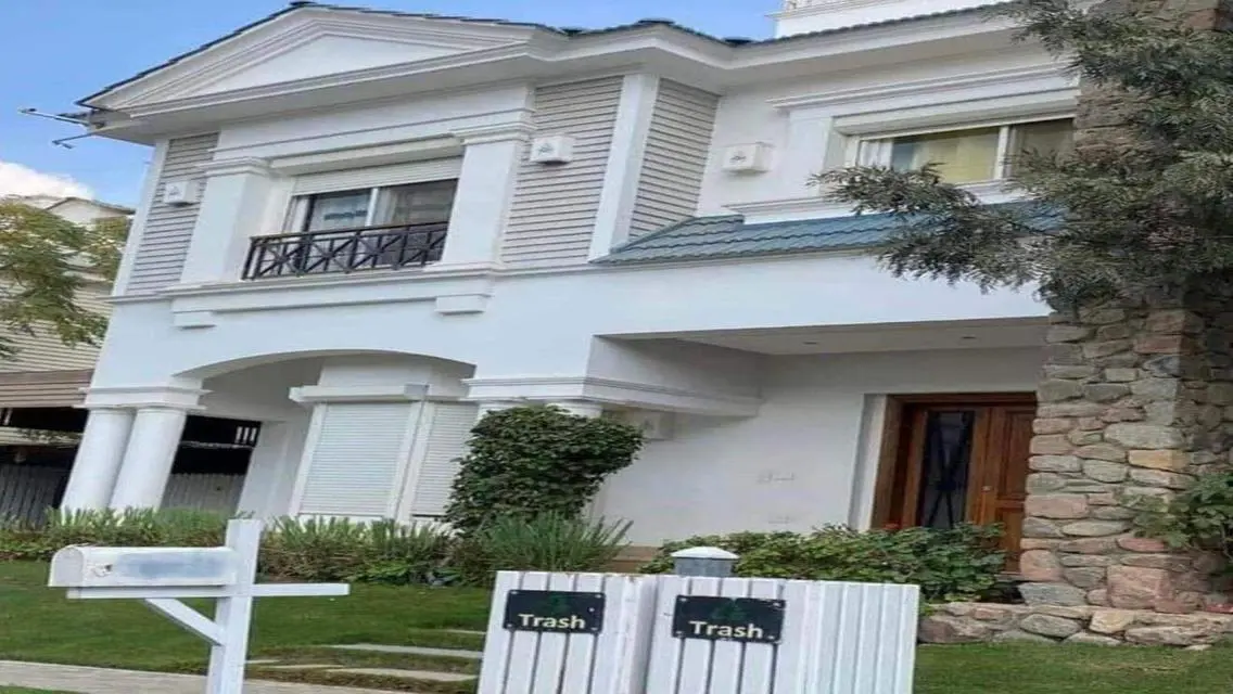 فيلا فاخرة للبيع مع مناظر خلابة