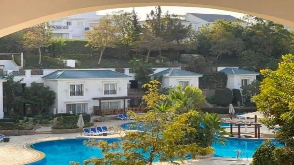 فيلا فاخرة للبيع مع مناظر خلابة