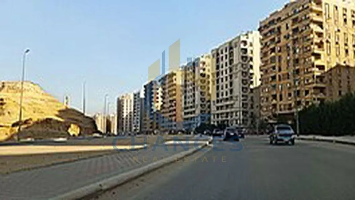 شقة رائعة للبيع بمساحة كبيرة