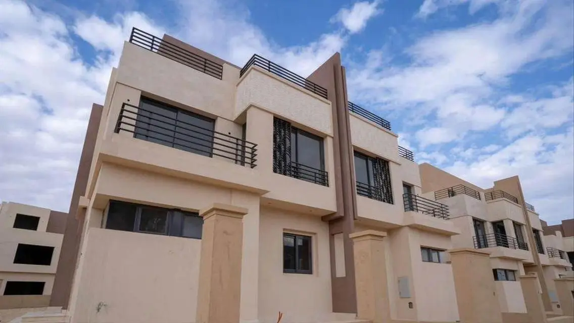 Luxury Palace in Prime Location with Ideal Amenities