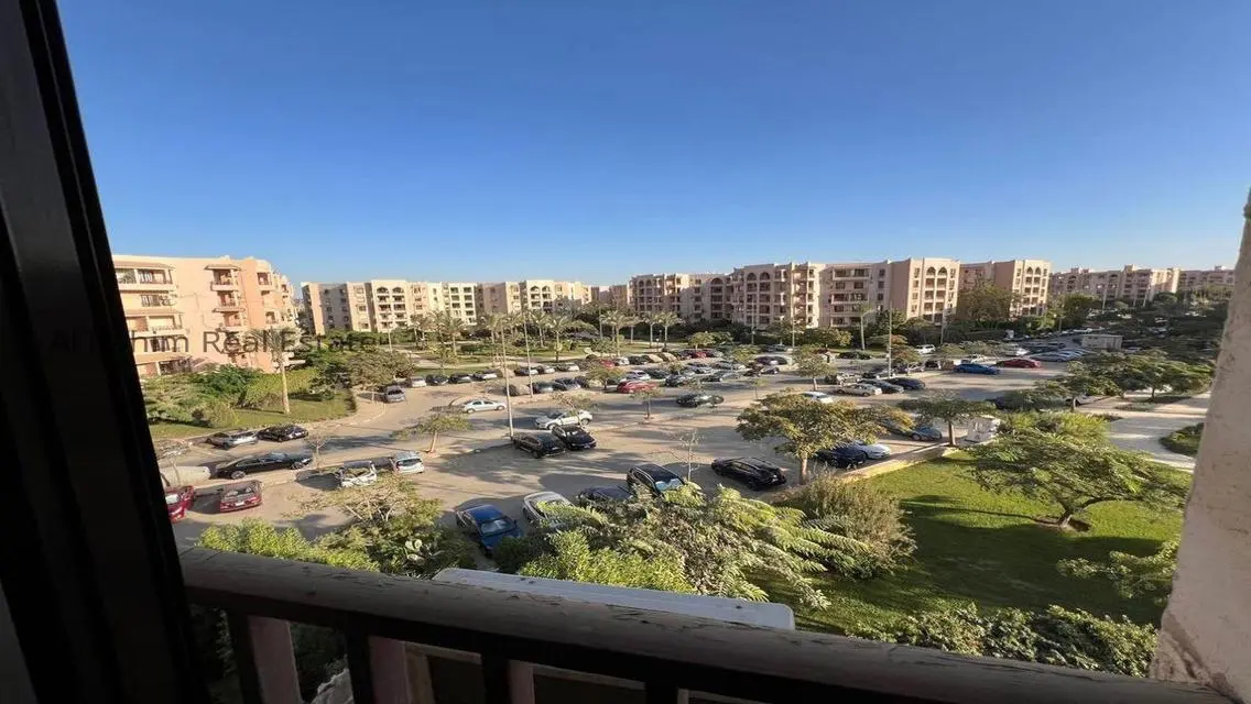 شقة فاخرة للبيع بمساحة 800 متر مربع