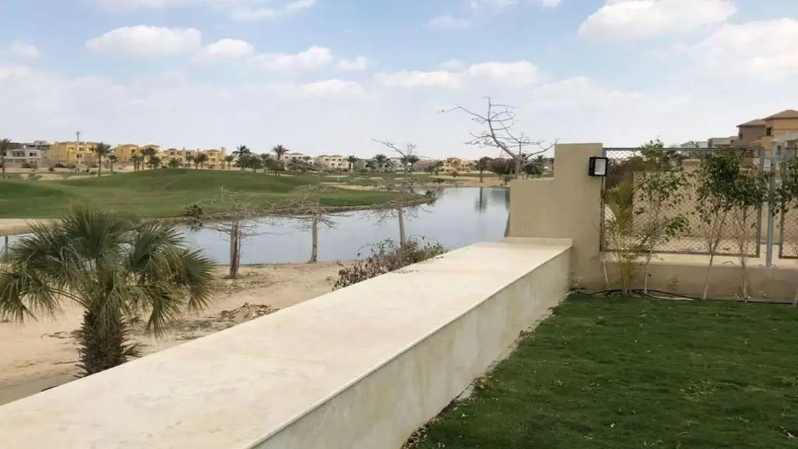 فيلا فاخرة للبيع بمساحة 370 متر في قلب المدينة