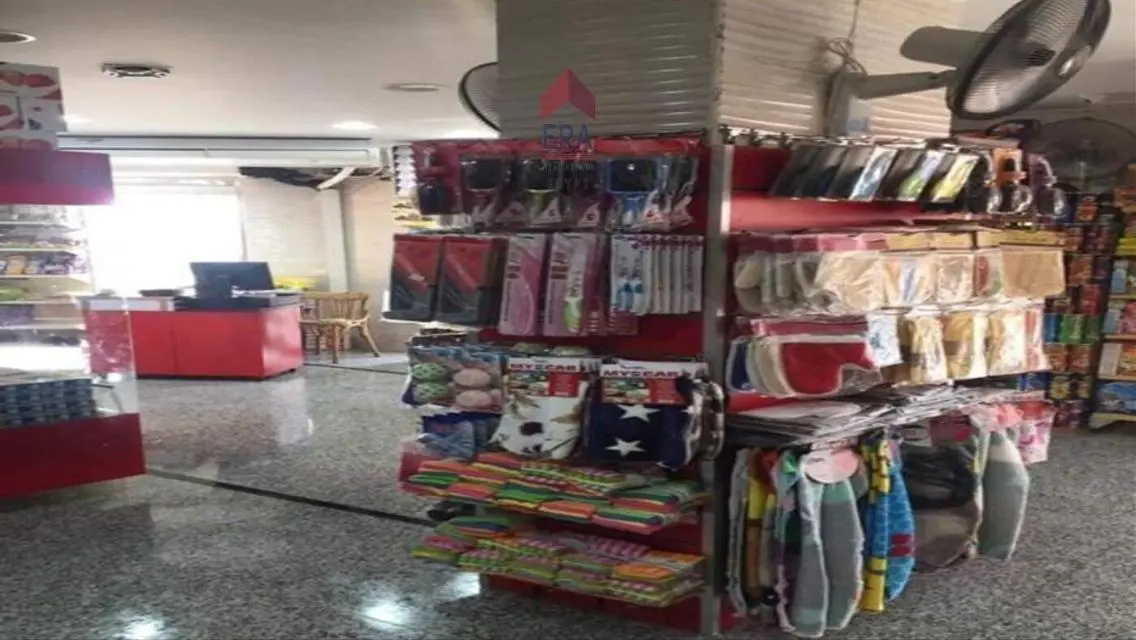 شقة فاخرة بمساحة واسعة للبيع