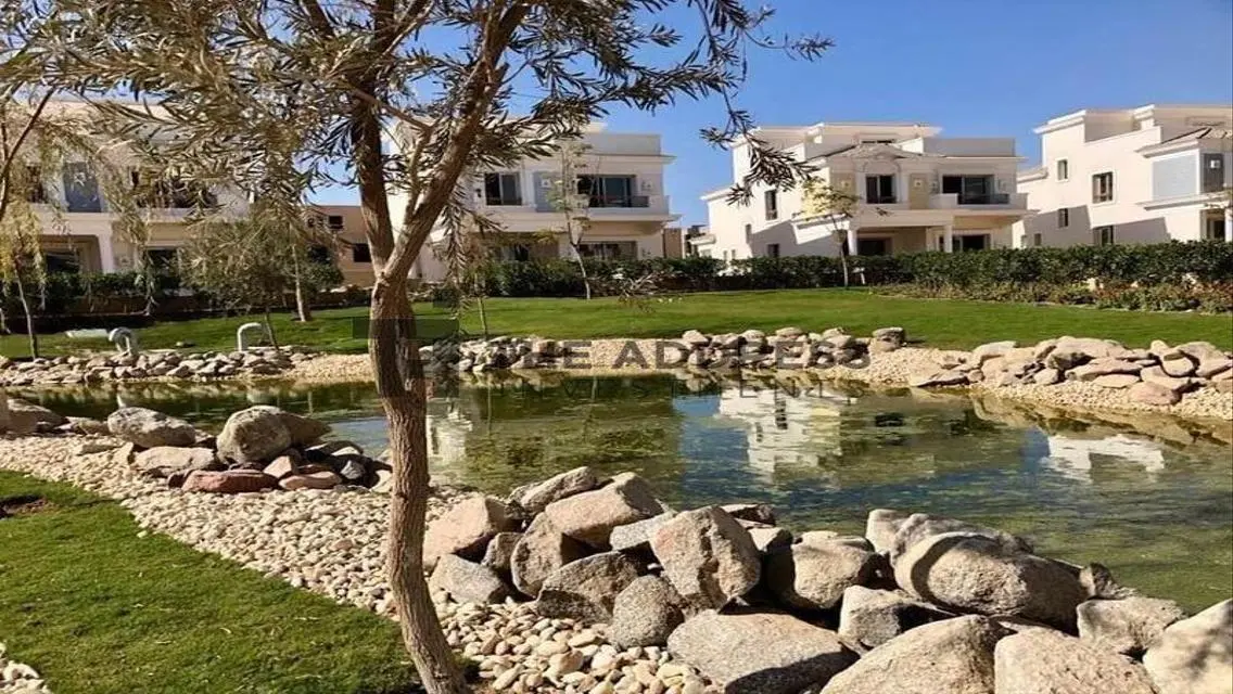 فيلا فاخرة مع مسبح خاص وحديقة في القاهرة الجديدة