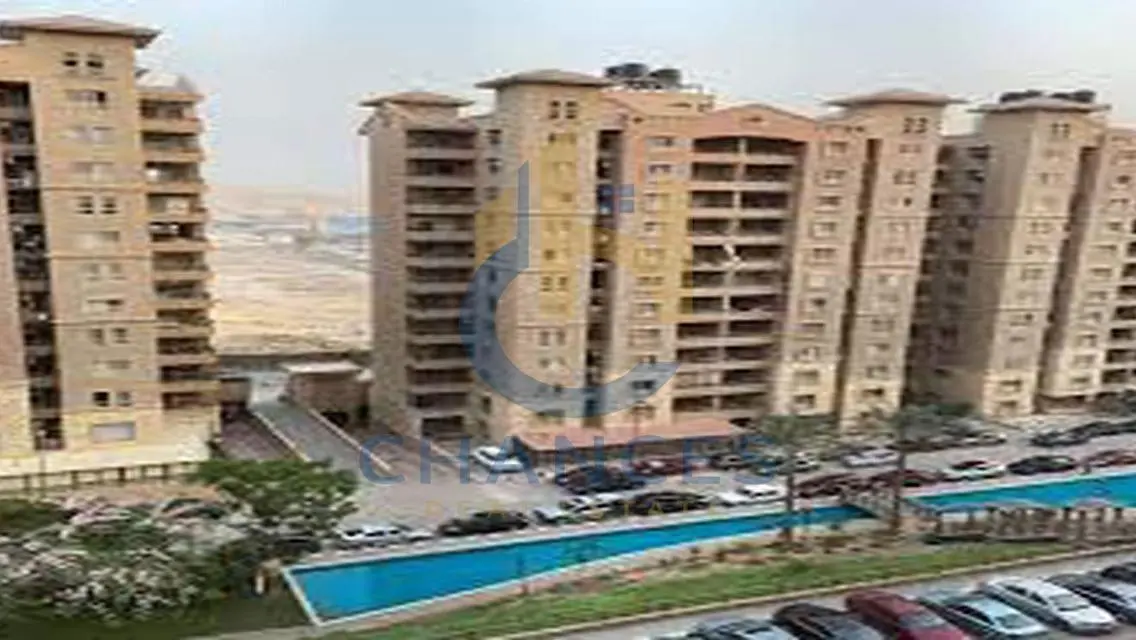 شقة رائعة مع شرفة للبيع في فرصة