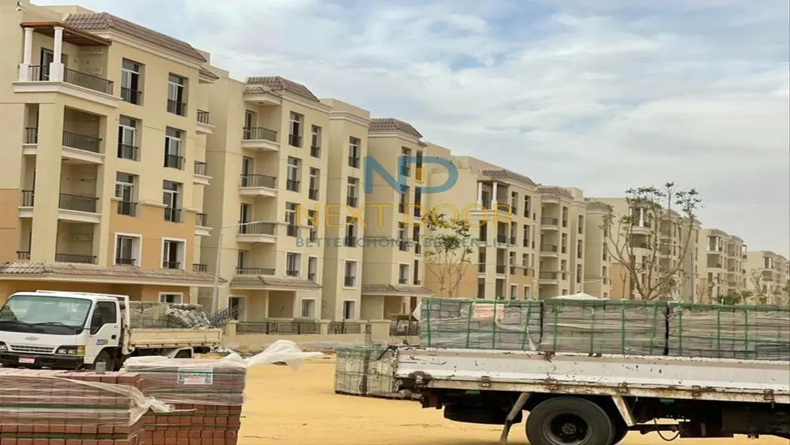 Stunning Apartment Overlooking Lakes in Prime Location