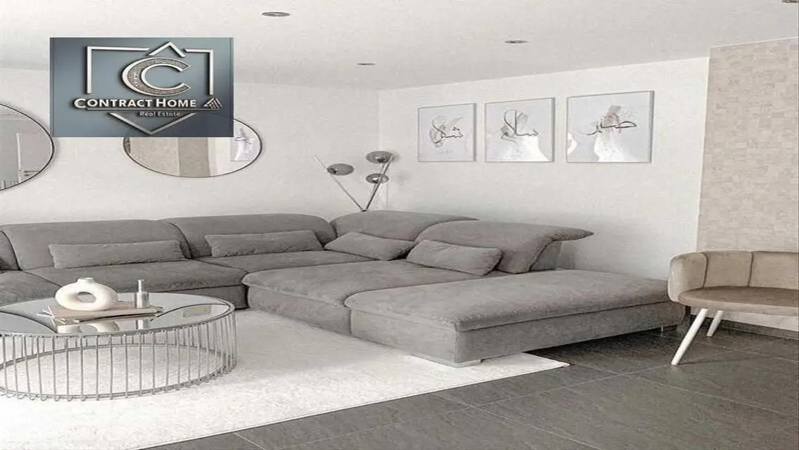 Stylish Apartment with Spacious Living in Prime Location