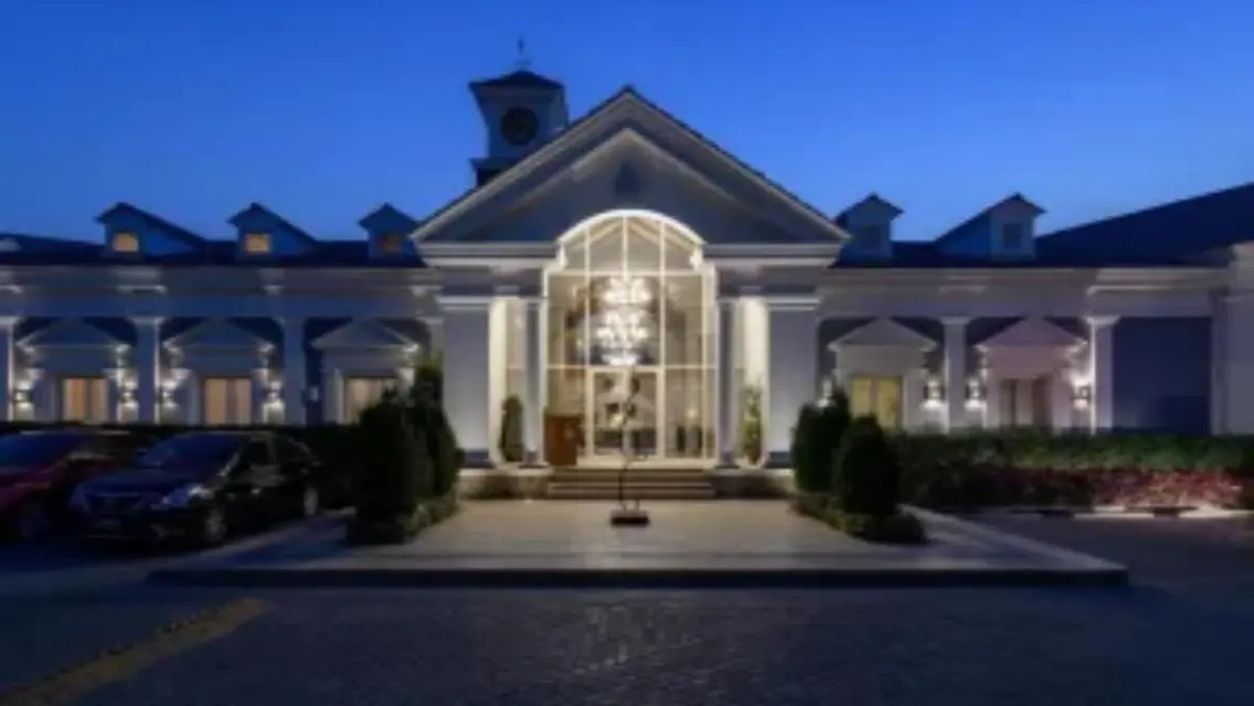 Luxury Apartment with Security Guard