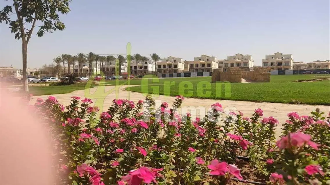 منزل أخضر حديث مع غرفة خادمة وحارس أمن