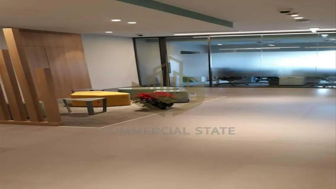 Commercial Space of 1530 Meters in Commercial State 8