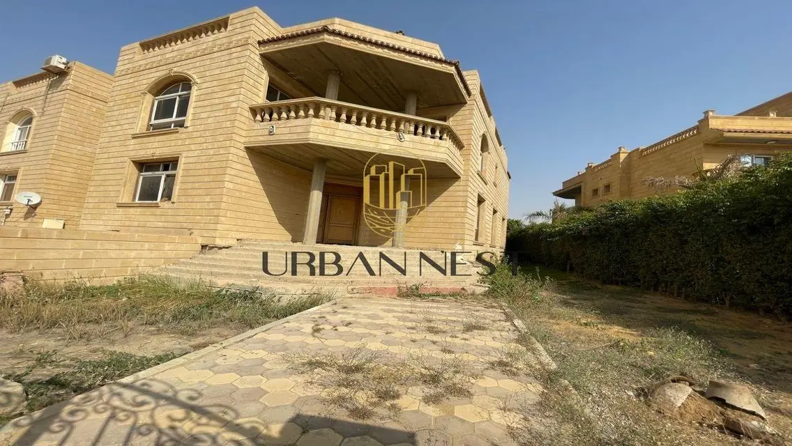 فيلا فاخرة للبيع بمساحة واسعة