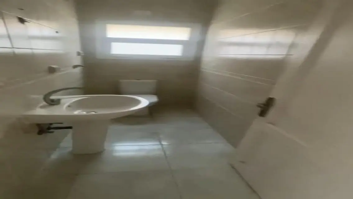 شقة مميزة للبيع تطل على معلم رئيسي